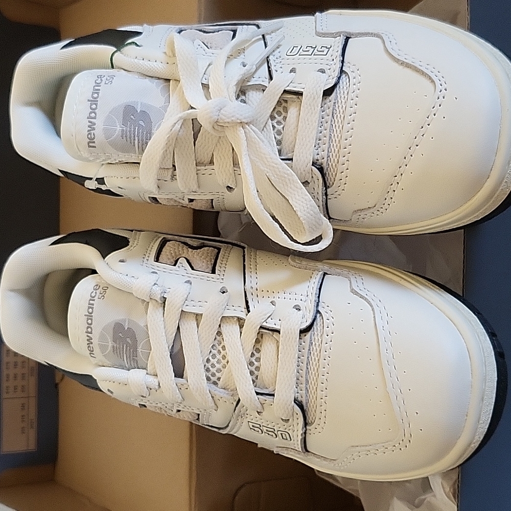 EUC women 550 New Balance size 6.5